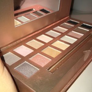 style essentials Makeup - Essential Nudes Eyeshadow Collection style essentials Makeup - Essential Nudes Eyeshadow Collection